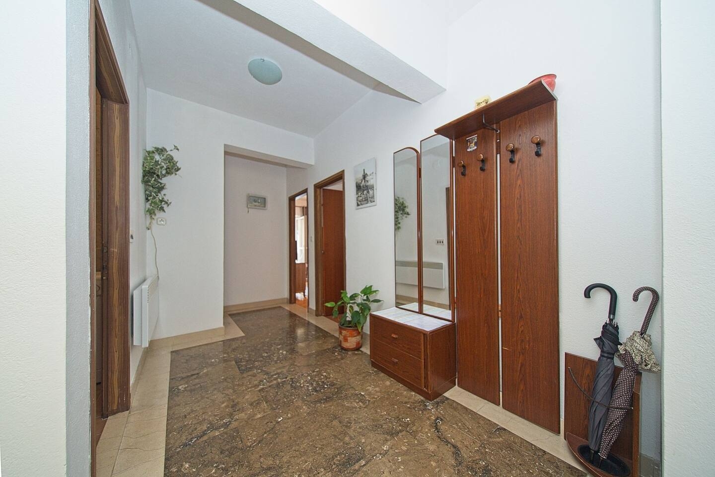 Three bedroom apartment near beach Postira, Brač  A-a