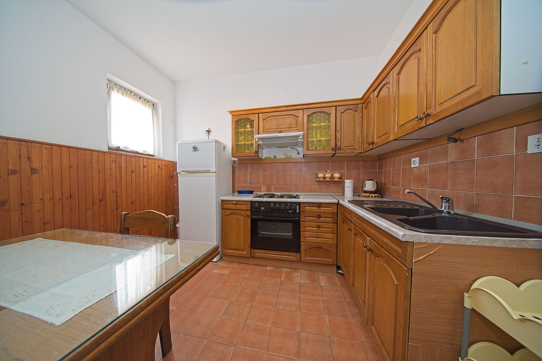 Three bedroom apartment near beach Postira, Brač  A-a