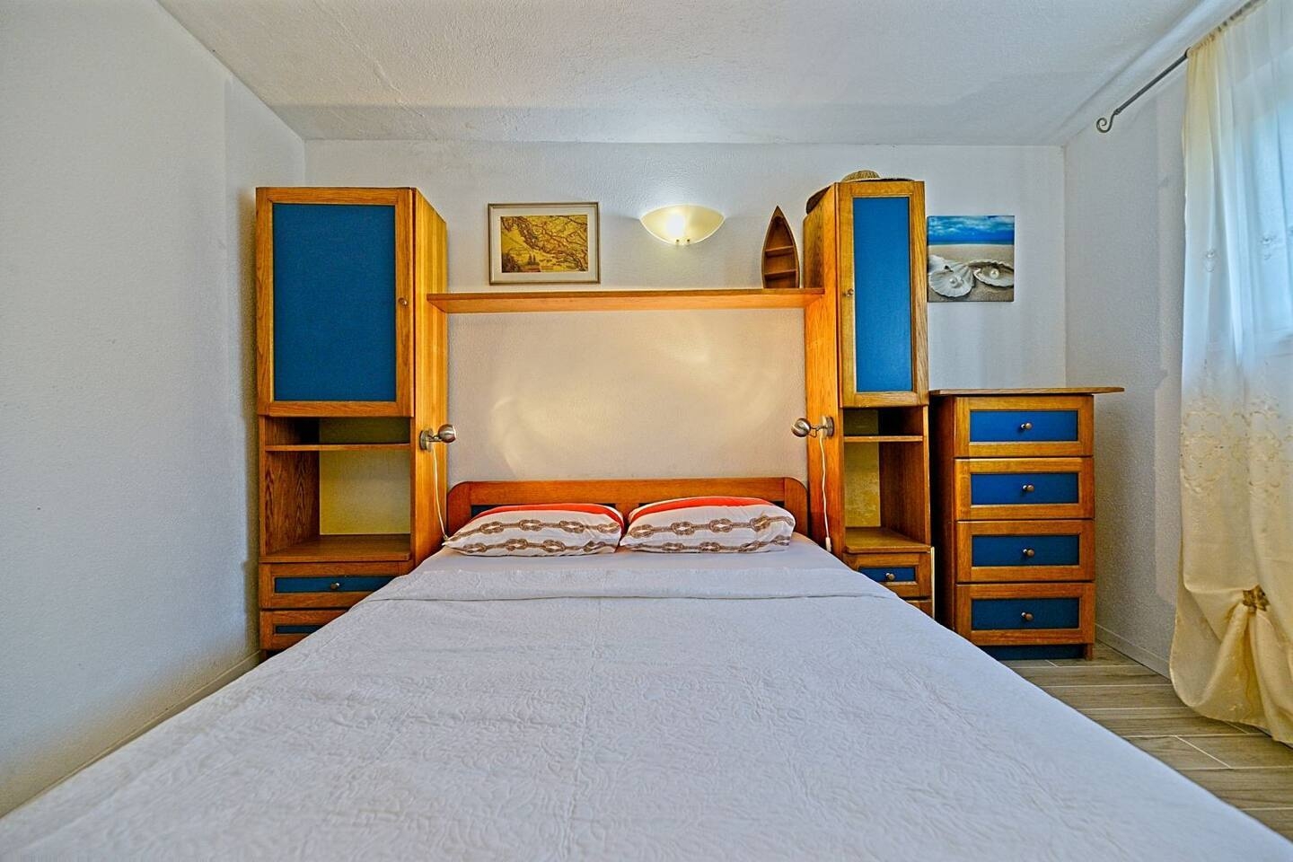 One bedroom apartment with terrace Postira, Brač  A-a