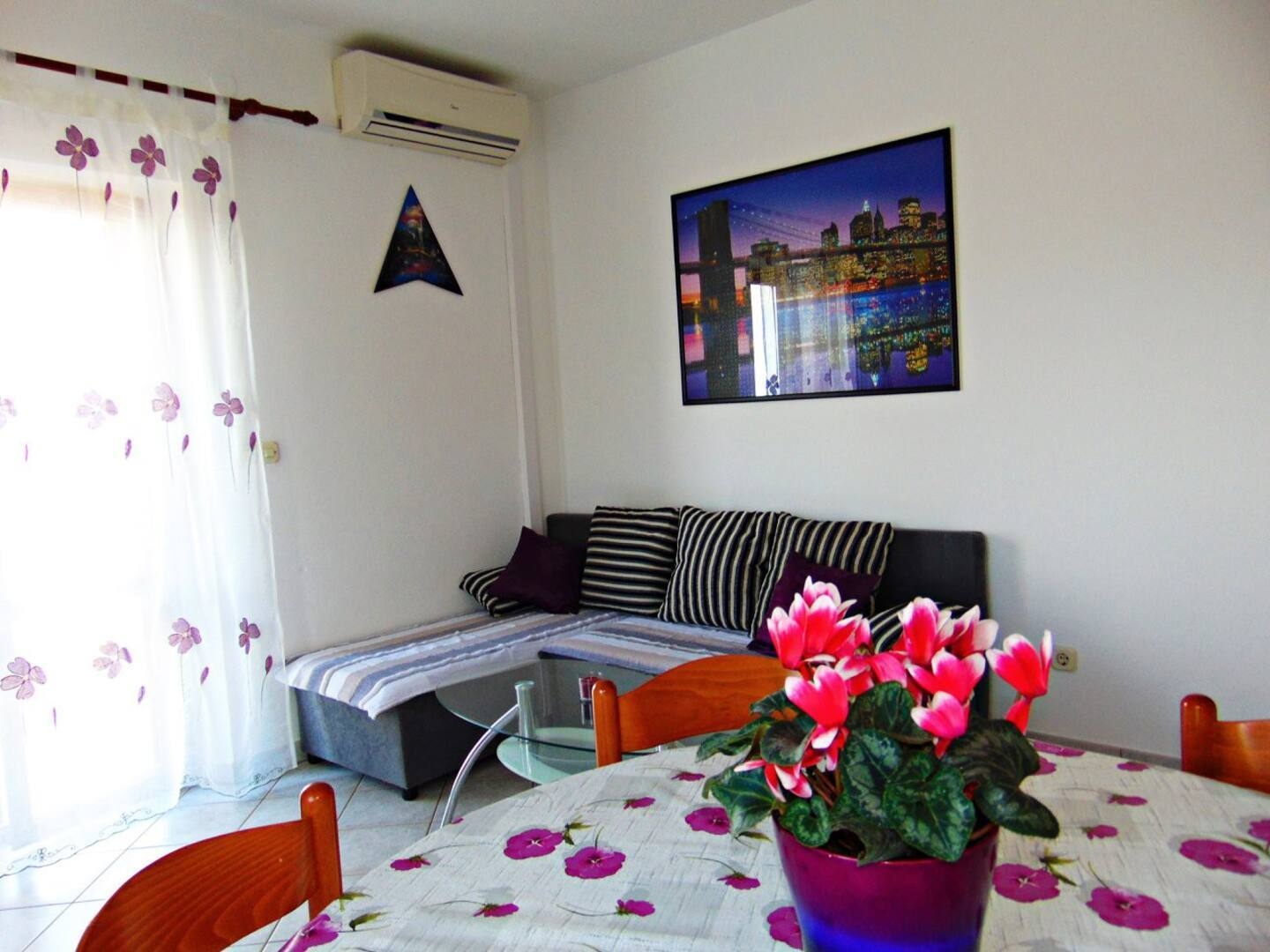 Two bedroom apartment with terrace and sea view Postira, Brač  A-a