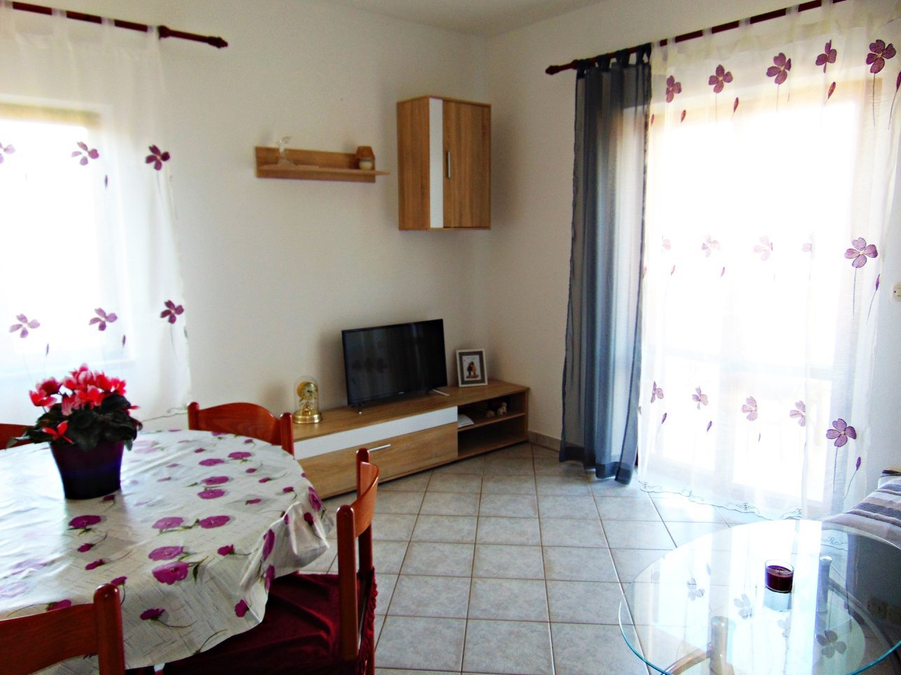 Two bedroom apartment with terrace and sea view Postira, Brač  A-a