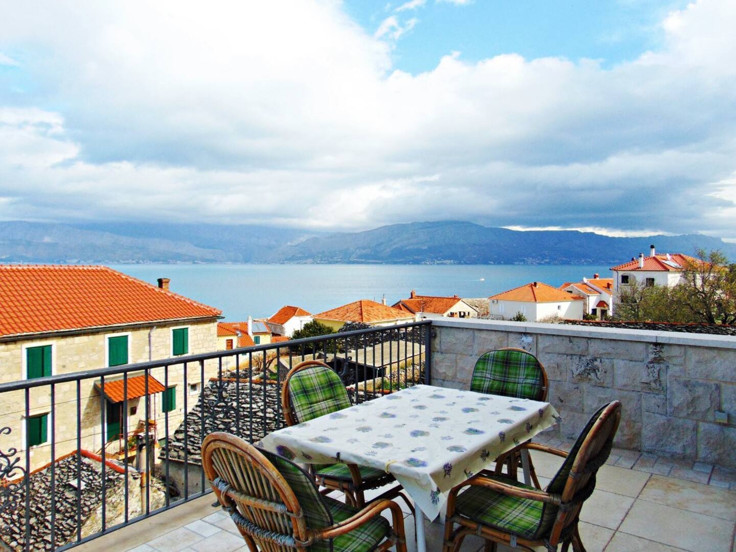 Two bedroom apartment with terrace and sea view Postira, Brač  A-a