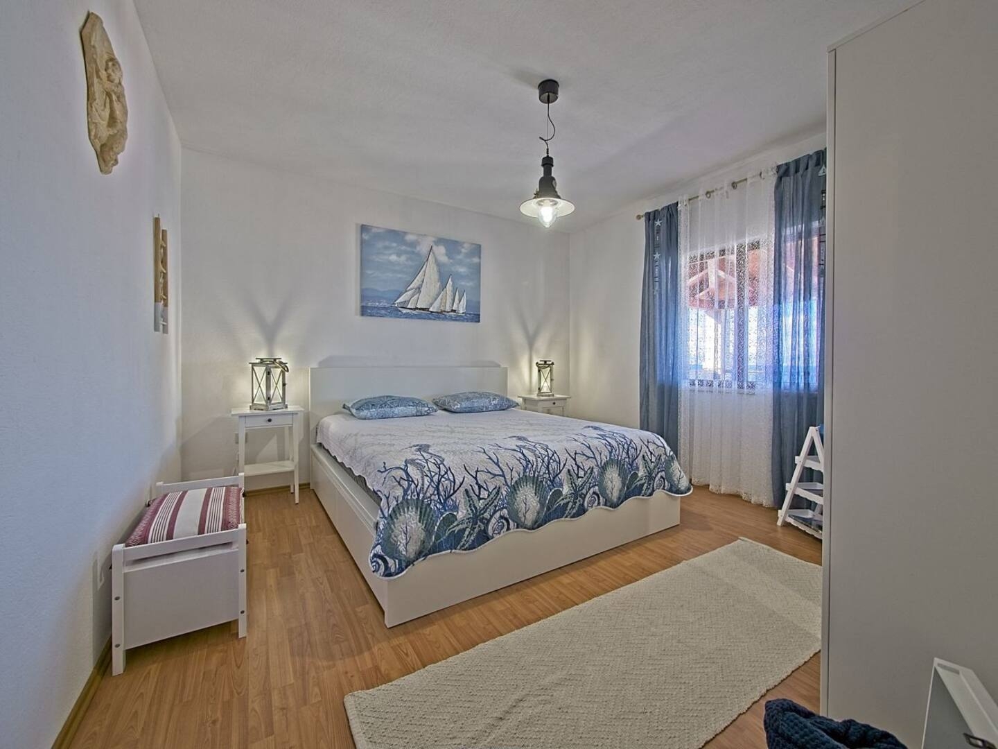 Three bedroom apartment with terrace and sea view Postira, Brač  A-a