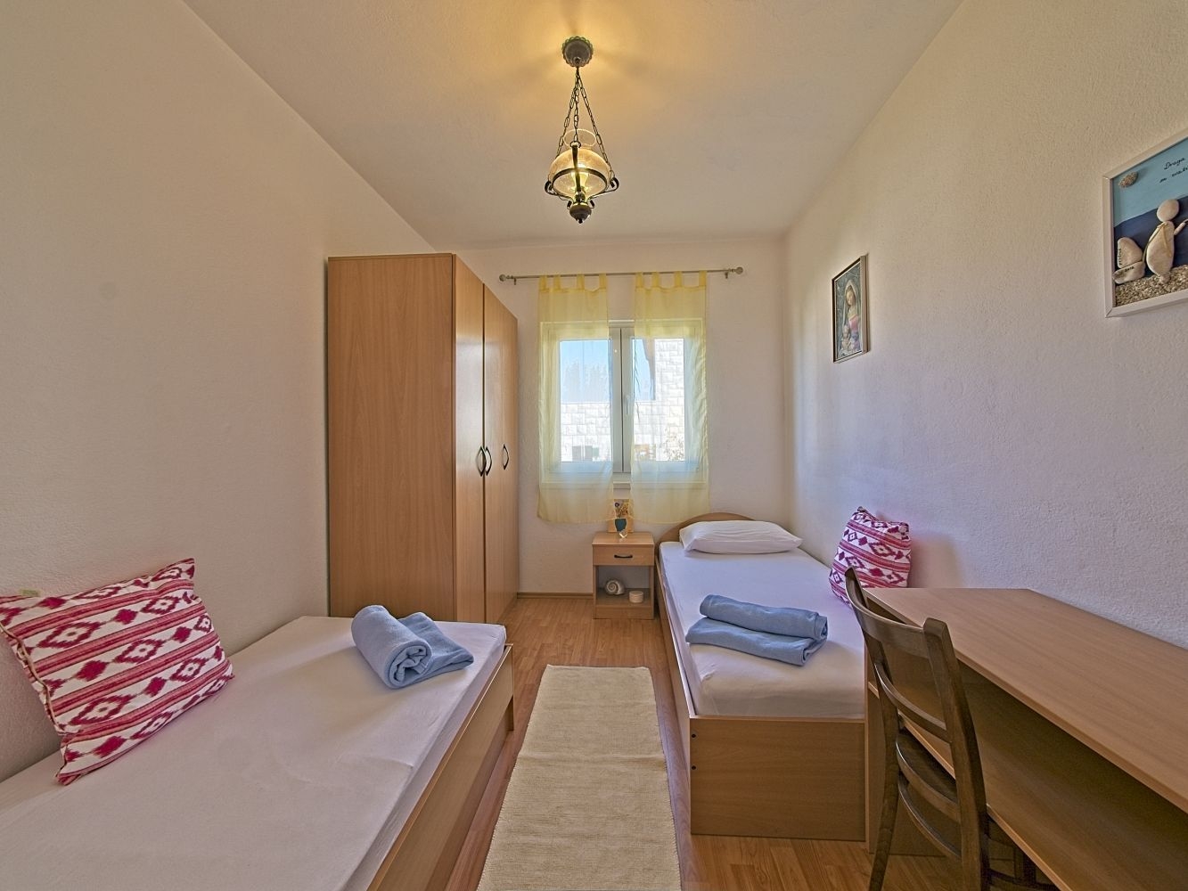 Three bedroom apartment with terrace and sea view Postira, Brač  A-a