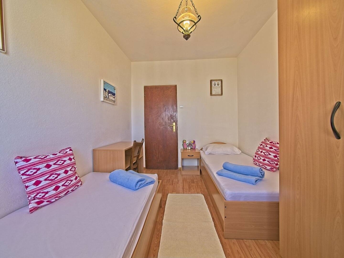Three bedroom apartment with terrace and sea view Postira, Brač  A-a