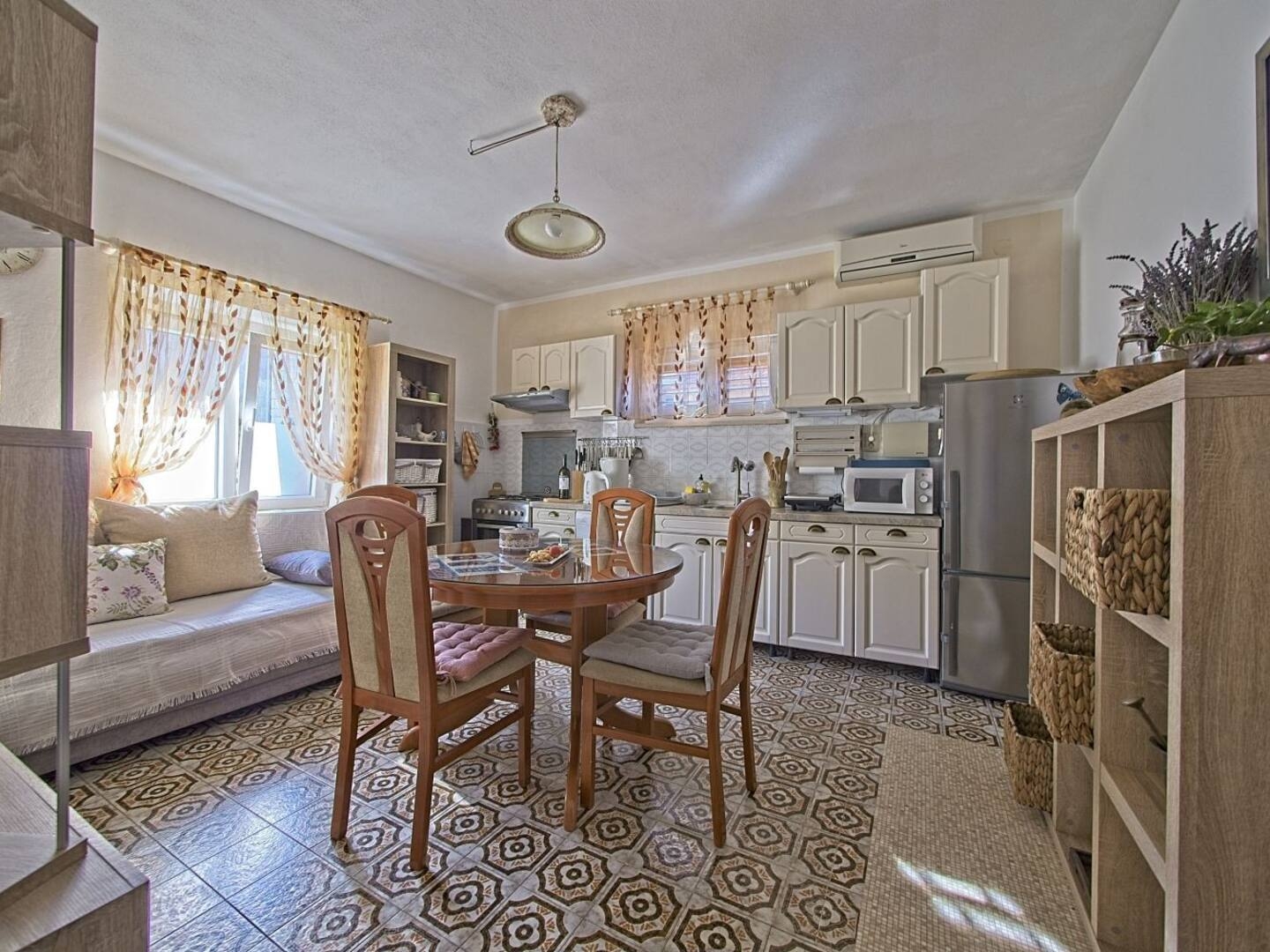 Three bedroom apartment with terrace and sea view Postira, Brač  A-a