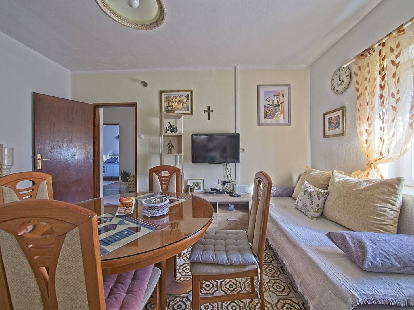 Three bedroom apartment with terrace and sea view Postira, Brač  A-a