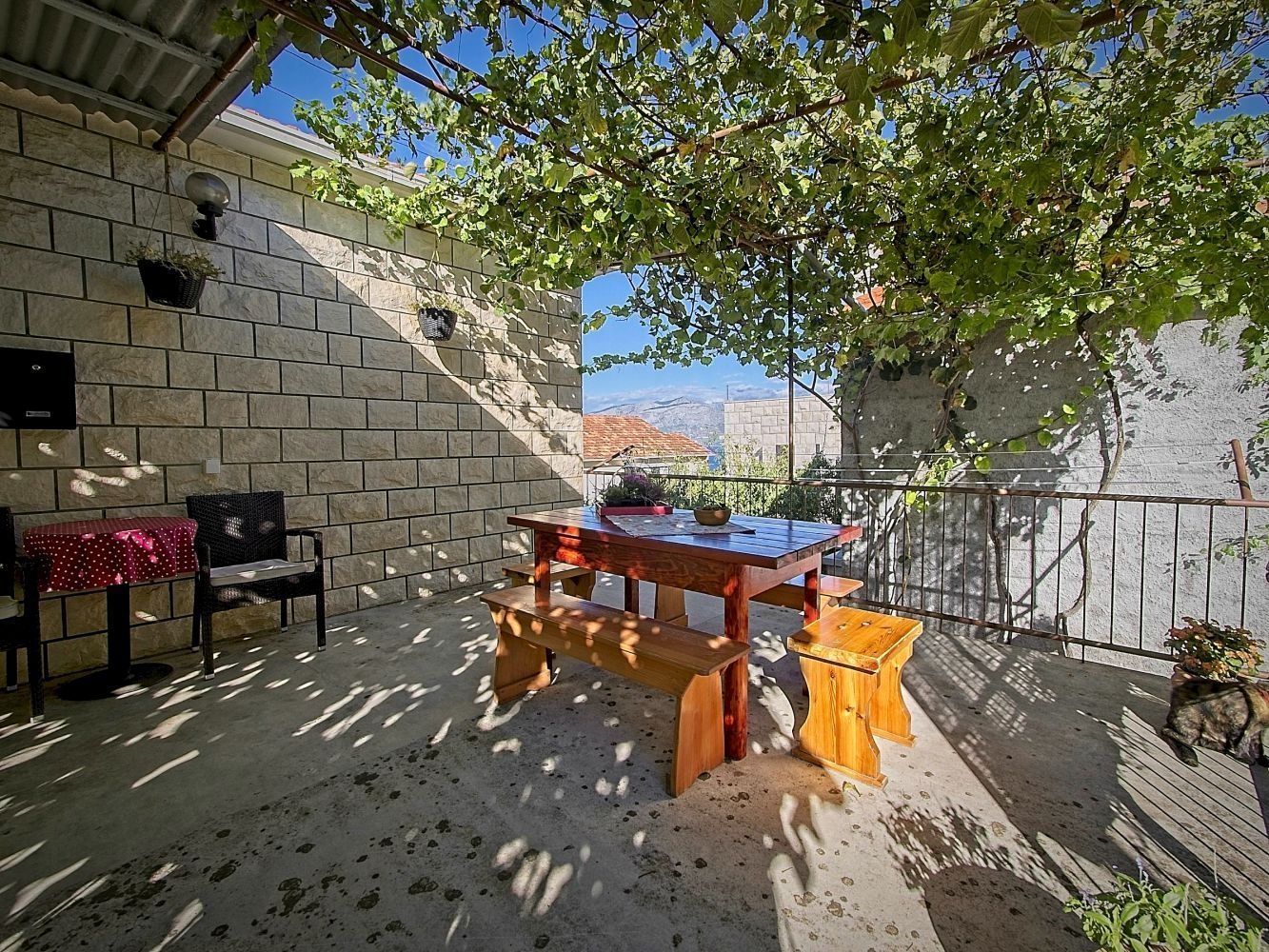 Three bedroom apartment with terrace and sea view Postira, Brač  A-a