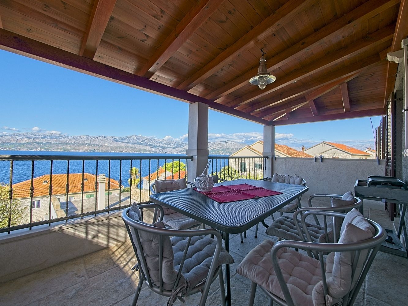 Three bedroom apartment with terrace and sea view Postira, Brač  A-a