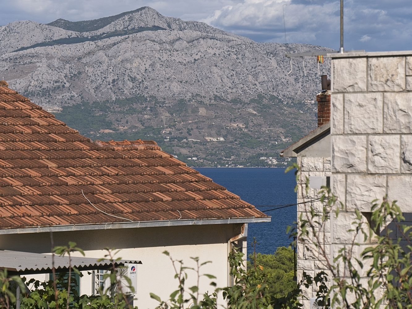 Three bedroom apartment with terrace and sea view Postira, Brač  A-a