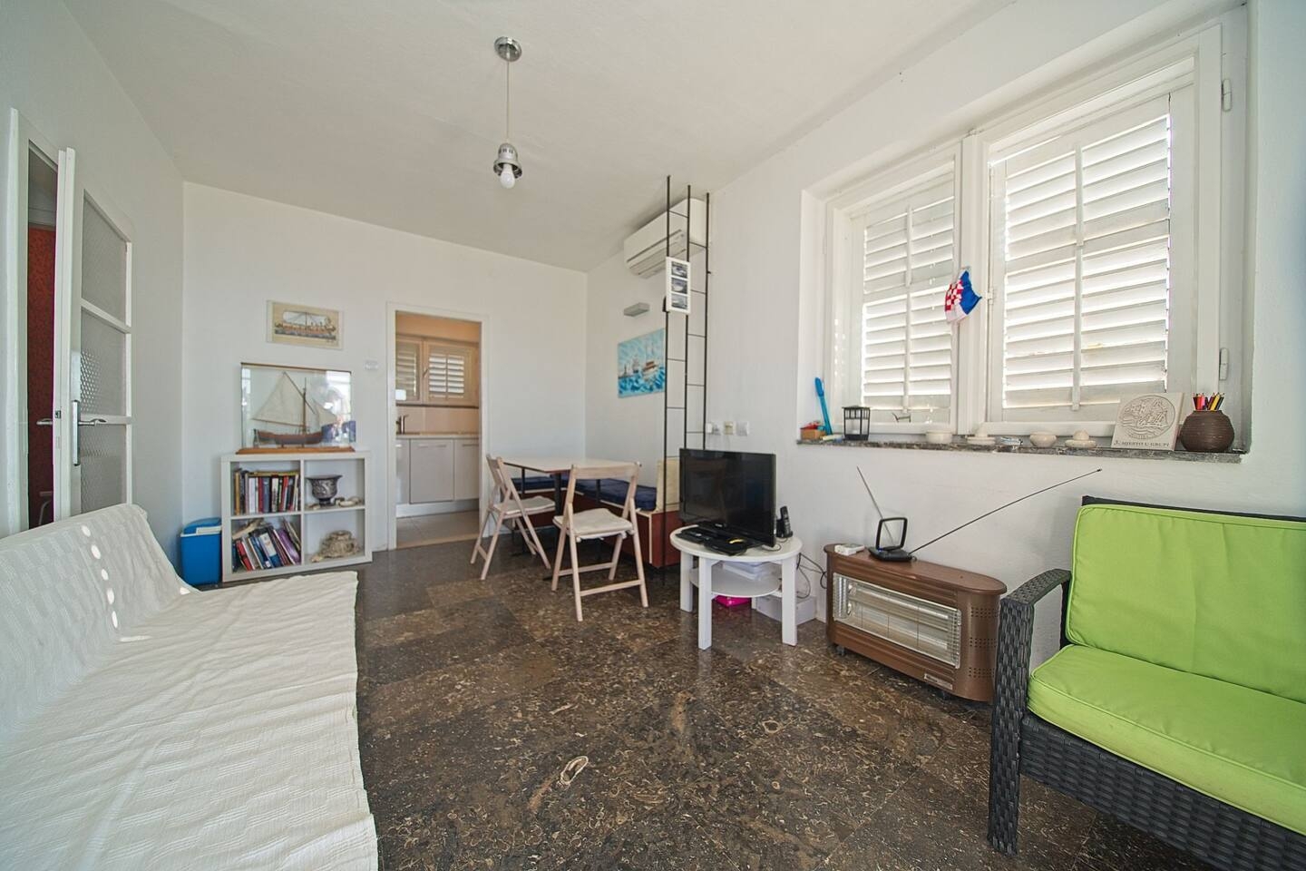 Two bedroom apartment with terrace and sea view Postira, Brač  A-a