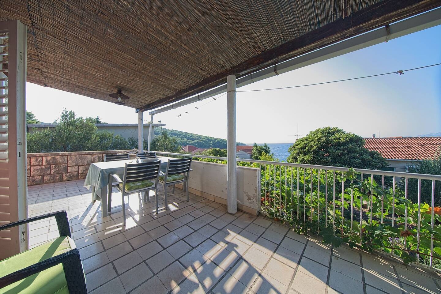 Two bedroom apartment with terrace and sea view Postira, Brač  A-a