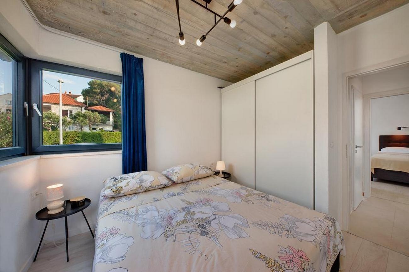 Two bedroom apartment with terrace and sea view Postira, Brač  A-b