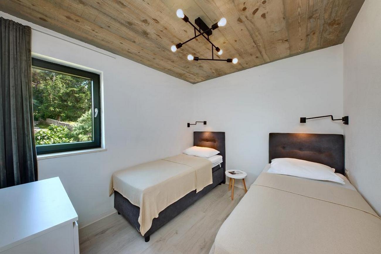 Two bedroom apartment with terrace and sea view Postira, Brač  A-b