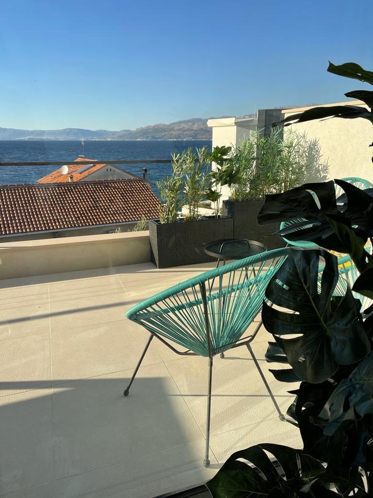Two bedroom apartment with terrace and sea view Postira, Brač  A-b