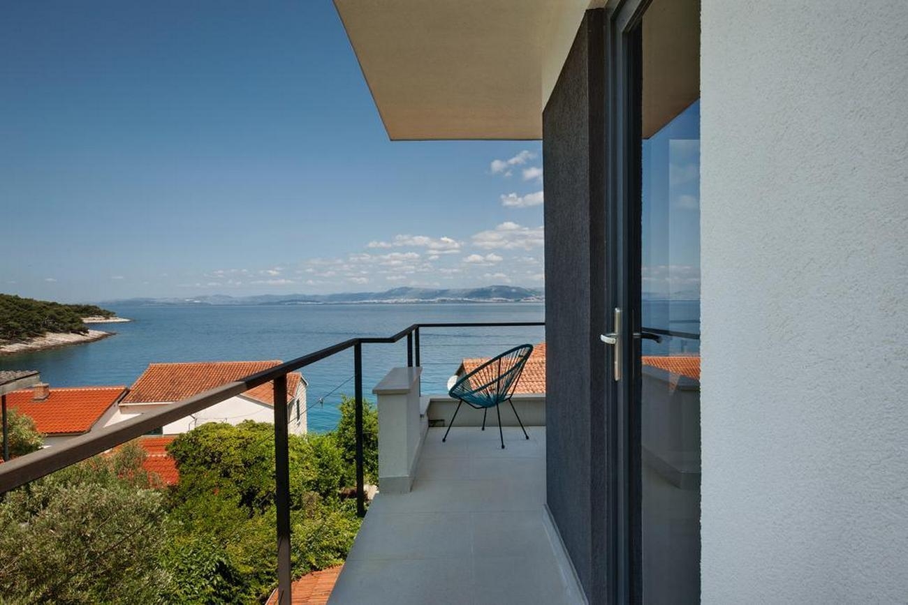 Two bedroom apartment with terrace and sea view Postira, Brač  A-b