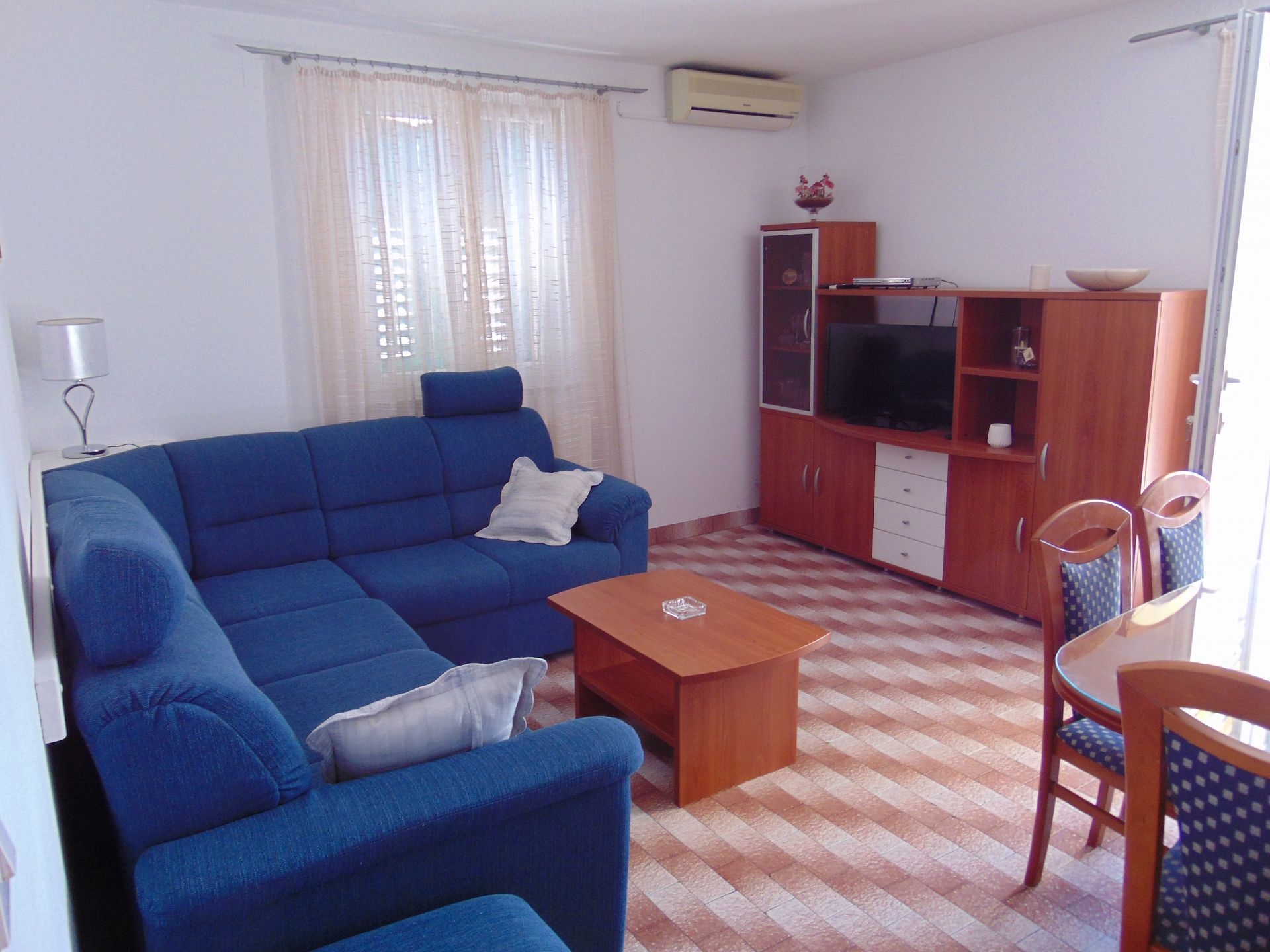 Three bedroom apartment with terrace Postira, Brač (A-22206-a)