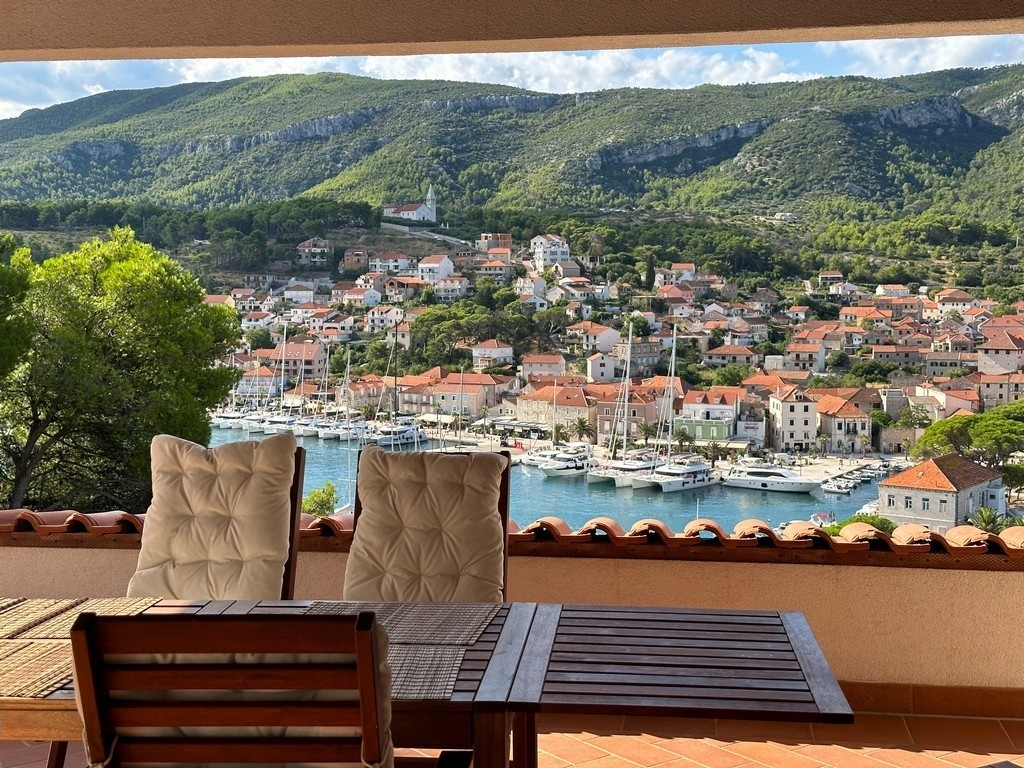 One bedroom apartment with terrace and sea view Jelsa, Hvar  A-a
