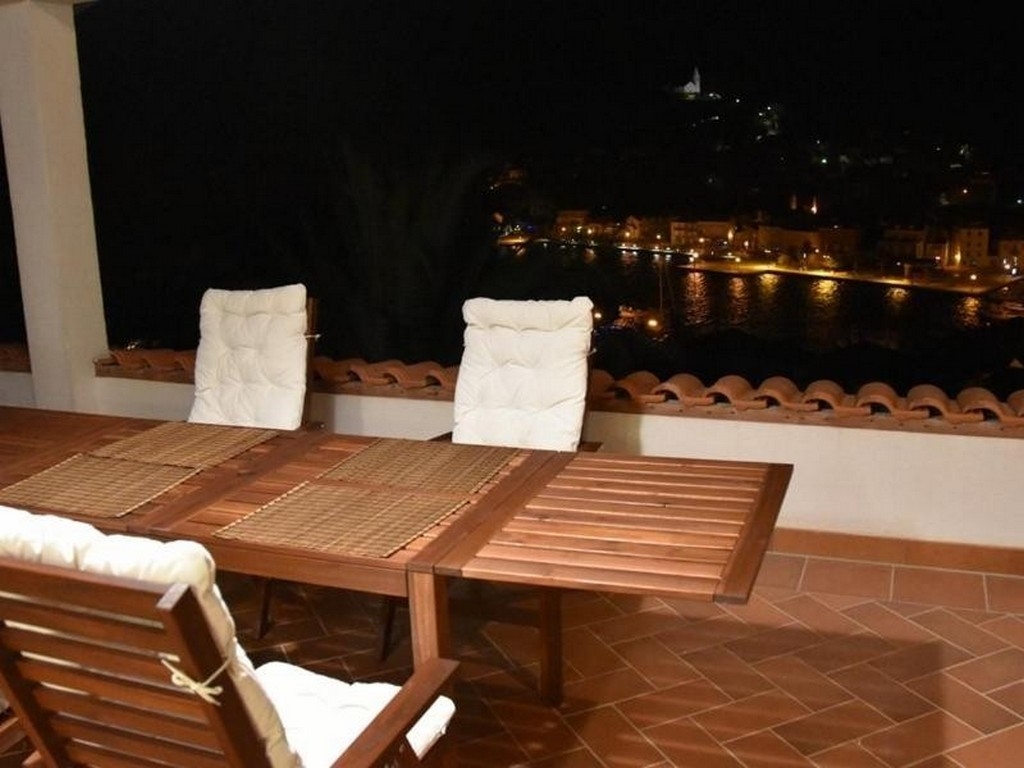 One bedroom apartment with terrace and sea view Jelsa, Hvar  A-a
