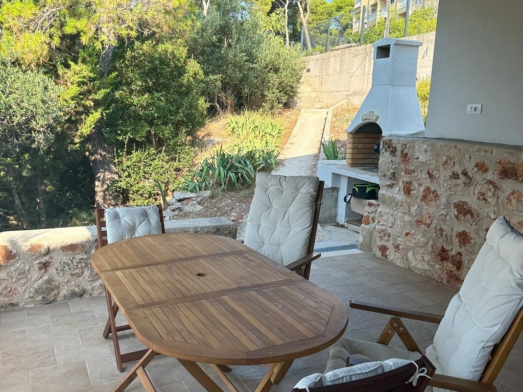 One bedroom apartment with terrace and sea view Jelsa, Hvar  A-b