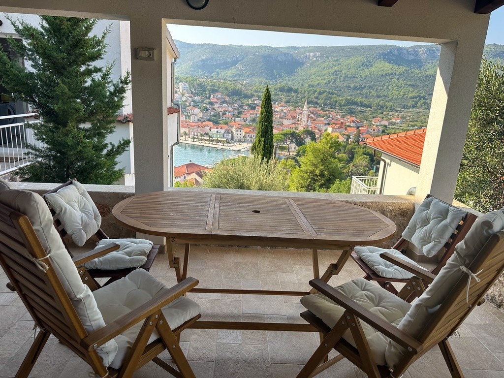 One bedroom apartment with terrace and sea view Jelsa, Hvar (A-22211-b)