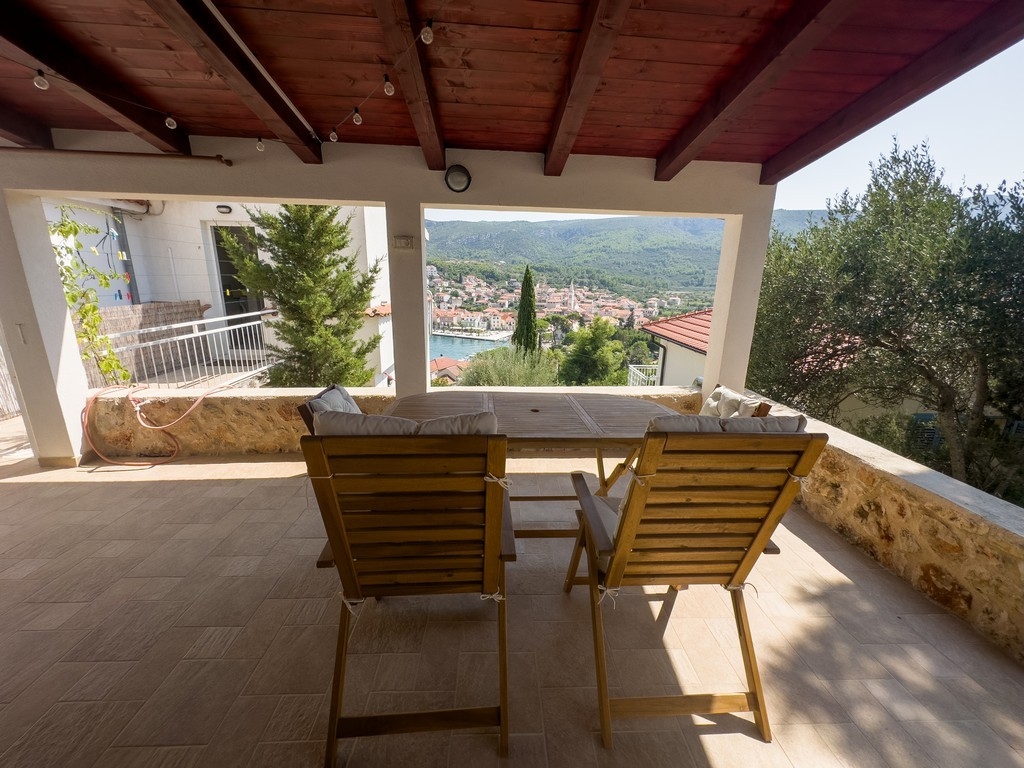 One bedroom apartment with terrace and sea view Jelsa, Hvar  A-b