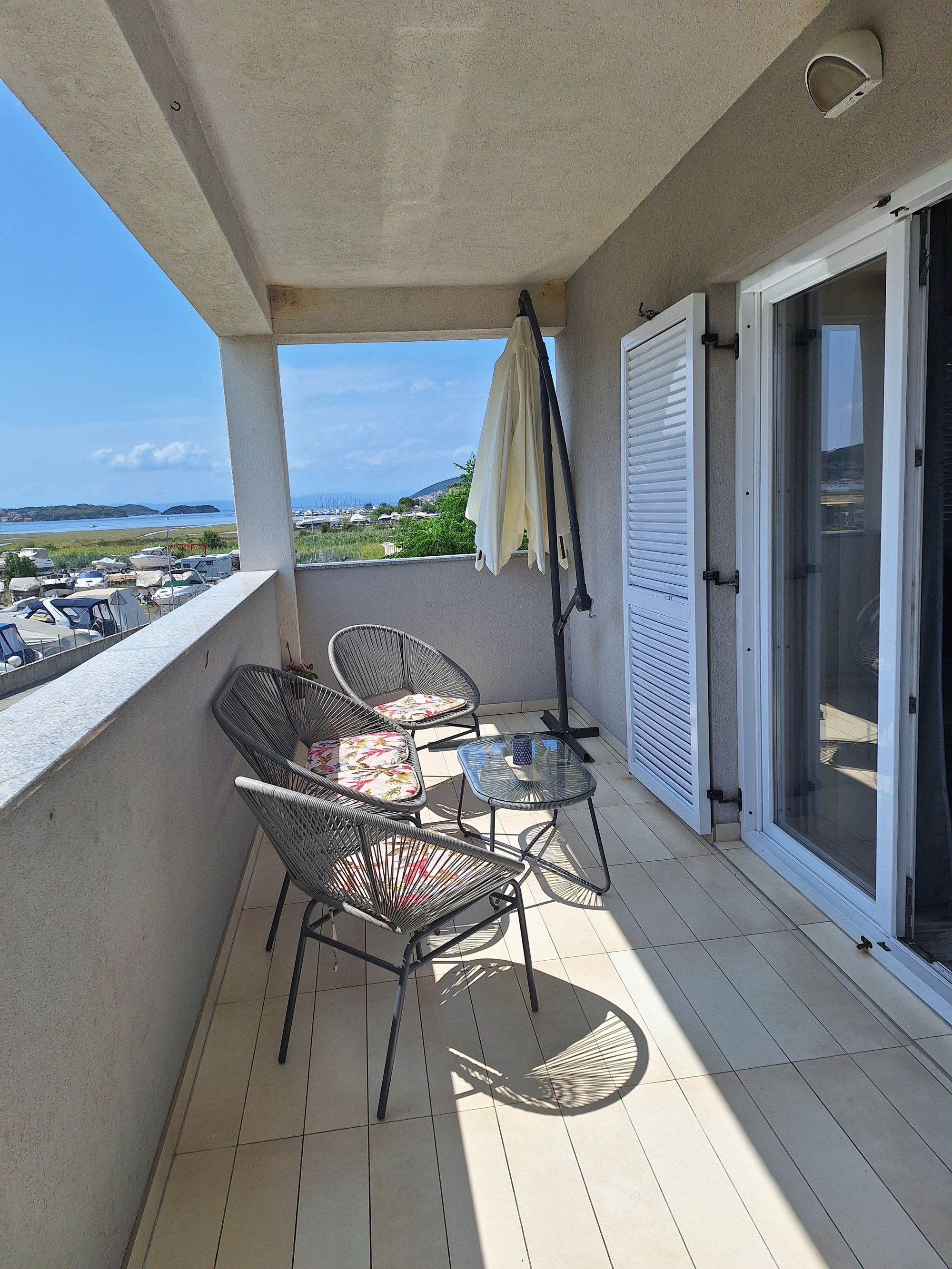 One bedroom apartment with balcony and sea view Supetarska Draga - Gornja, Rab  A-a