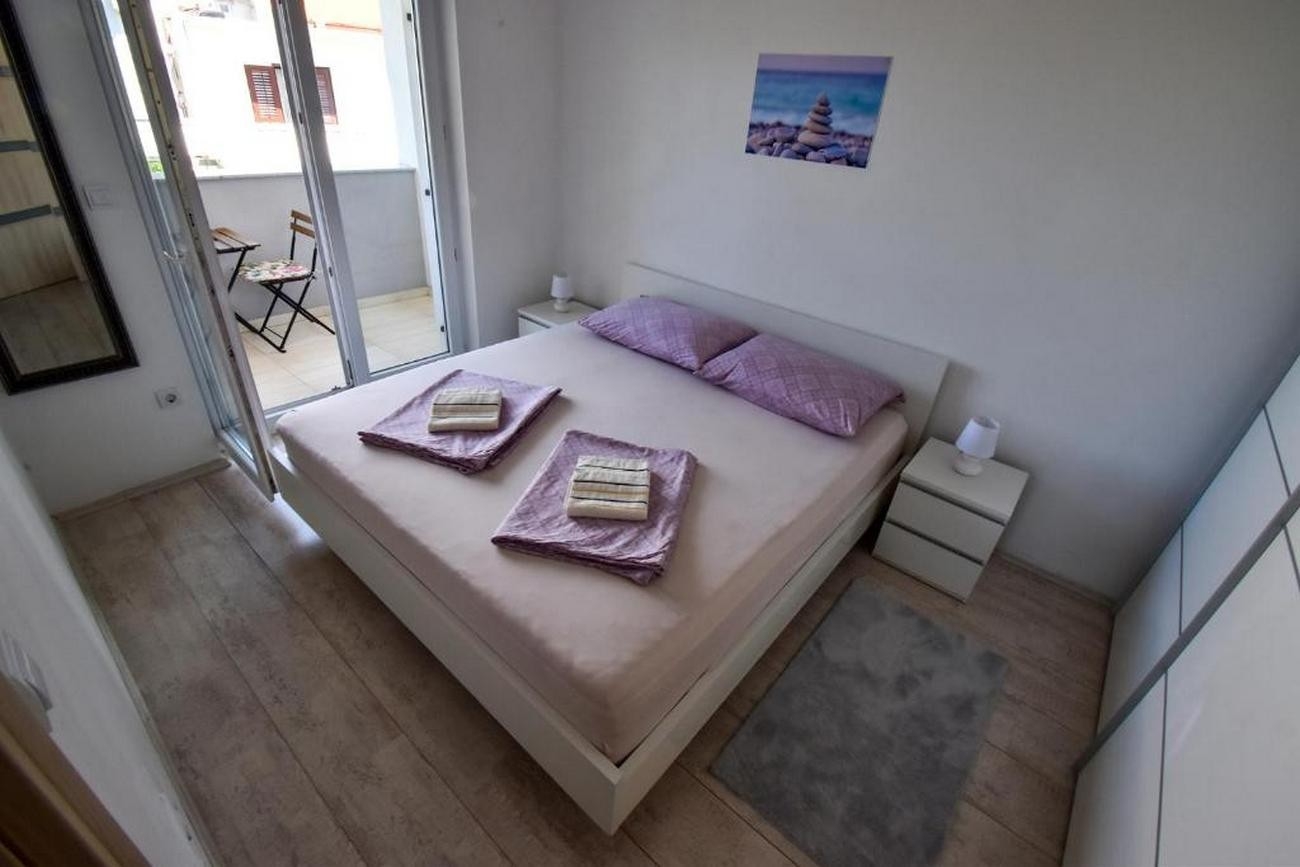 One bedroom apartment with balcony and sea view Supetarska Draga - Gornja, Rab  A-a