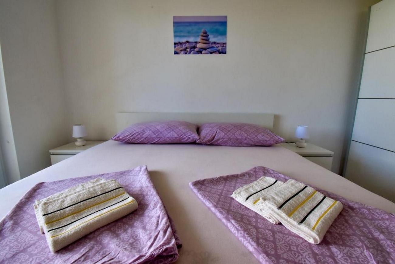 One bedroom apartment with balcony and sea view Supetarska Draga - Gornja, Rab  A-a