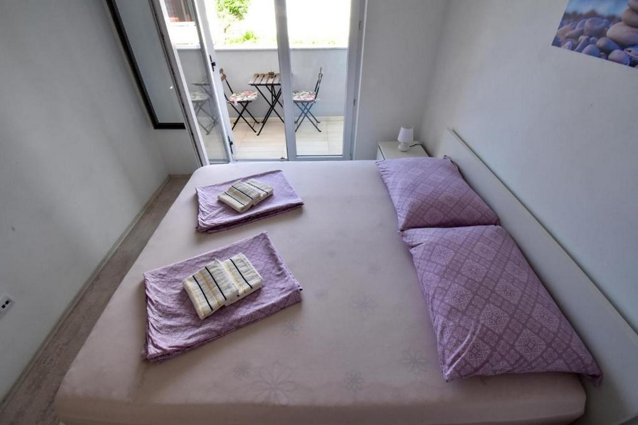 One bedroom apartment with balcony and sea view Supetarska Draga - Gornja, Rab  A-a