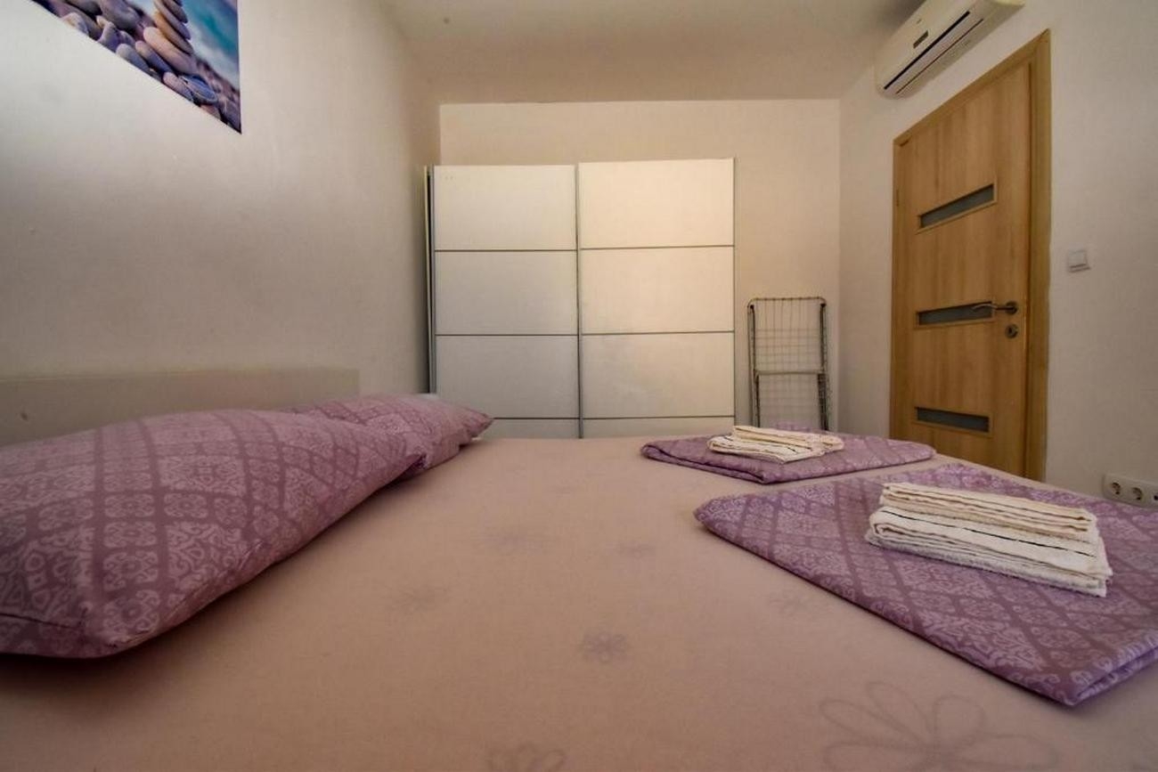 One bedroom apartment with balcony and sea view Supetarska Draga - Gornja, Rab  A-a