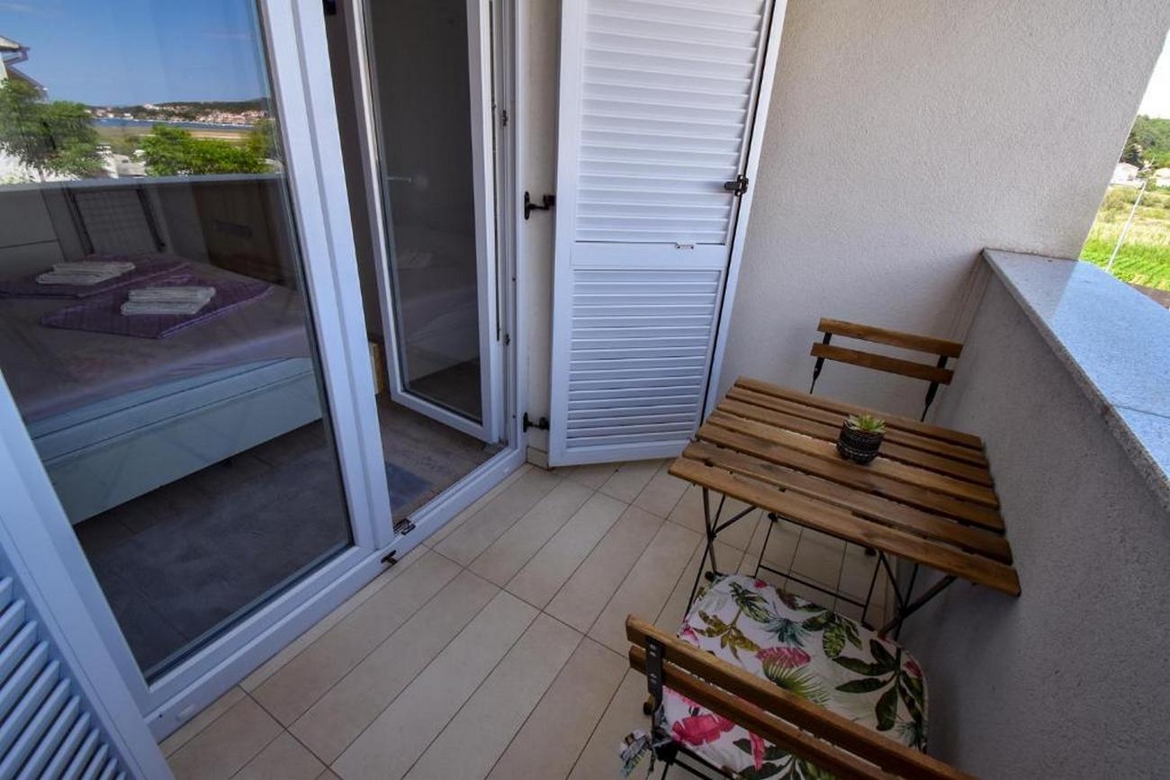 One bedroom apartment with balcony and sea view Supetarska Draga - Gornja, Rab  A-a