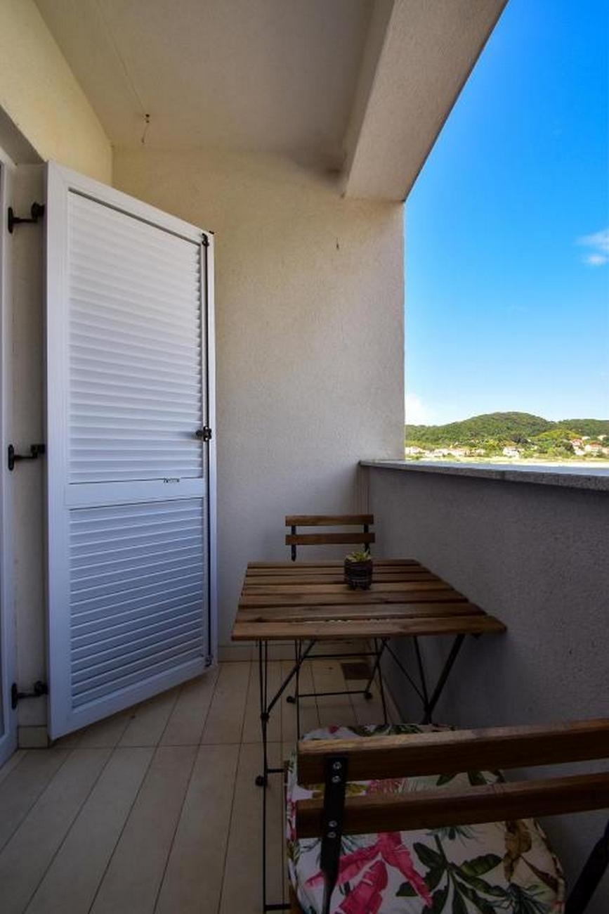 One bedroom apartment with balcony and sea view Supetarska Draga - Gornja, Rab  A-a