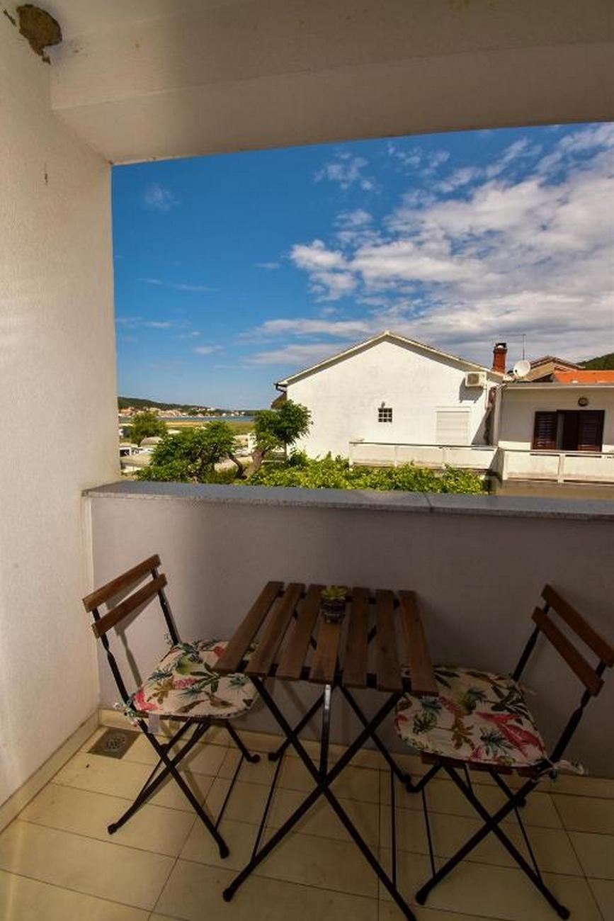 One bedroom apartment with balcony and sea view Supetarska Draga - Gornja, Rab  A-a