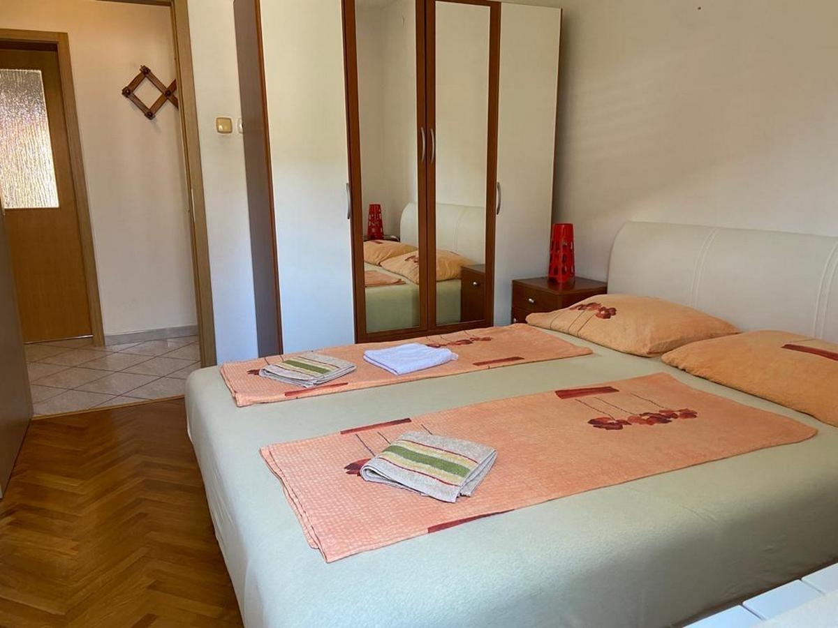 Two bedroom apartment with balcony Crikvenica  A-a