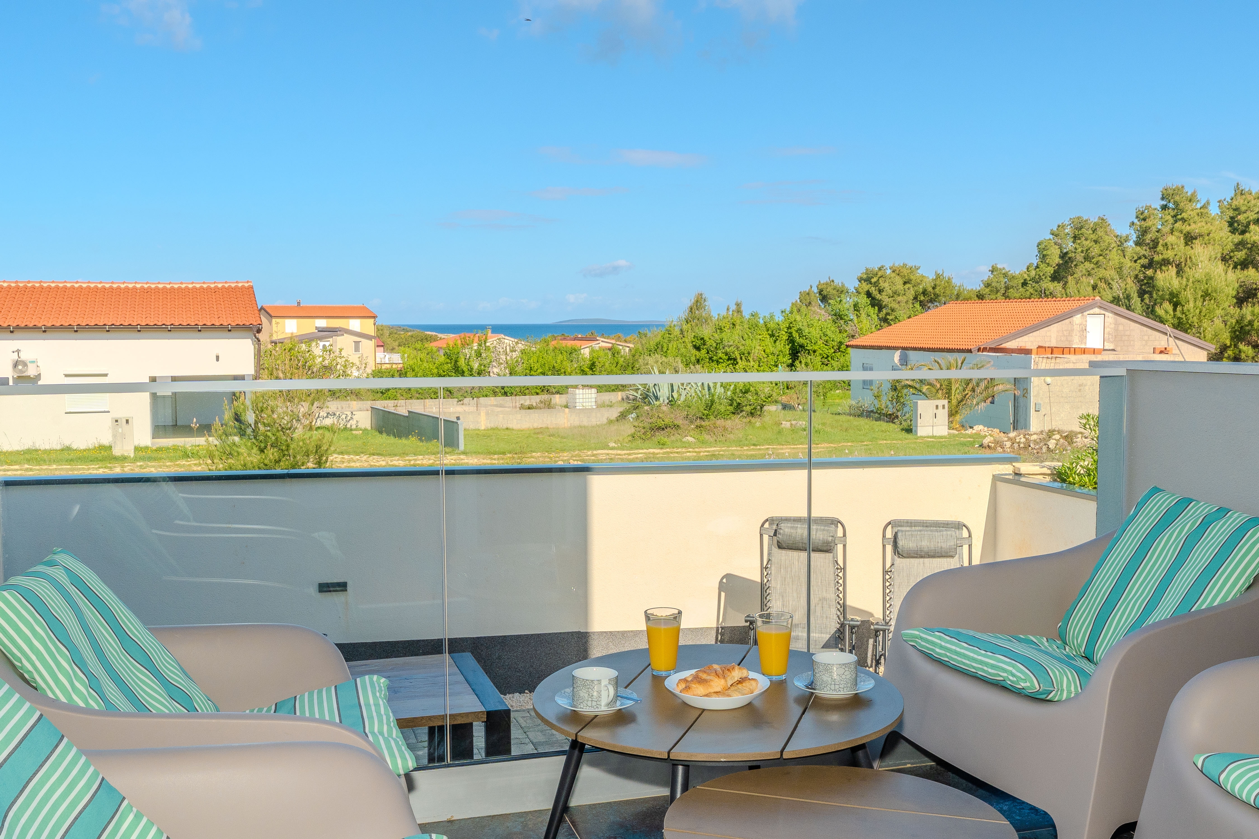 One bedroom apartment with terrace and sea view Vir - Lozice, Vir  A-a
