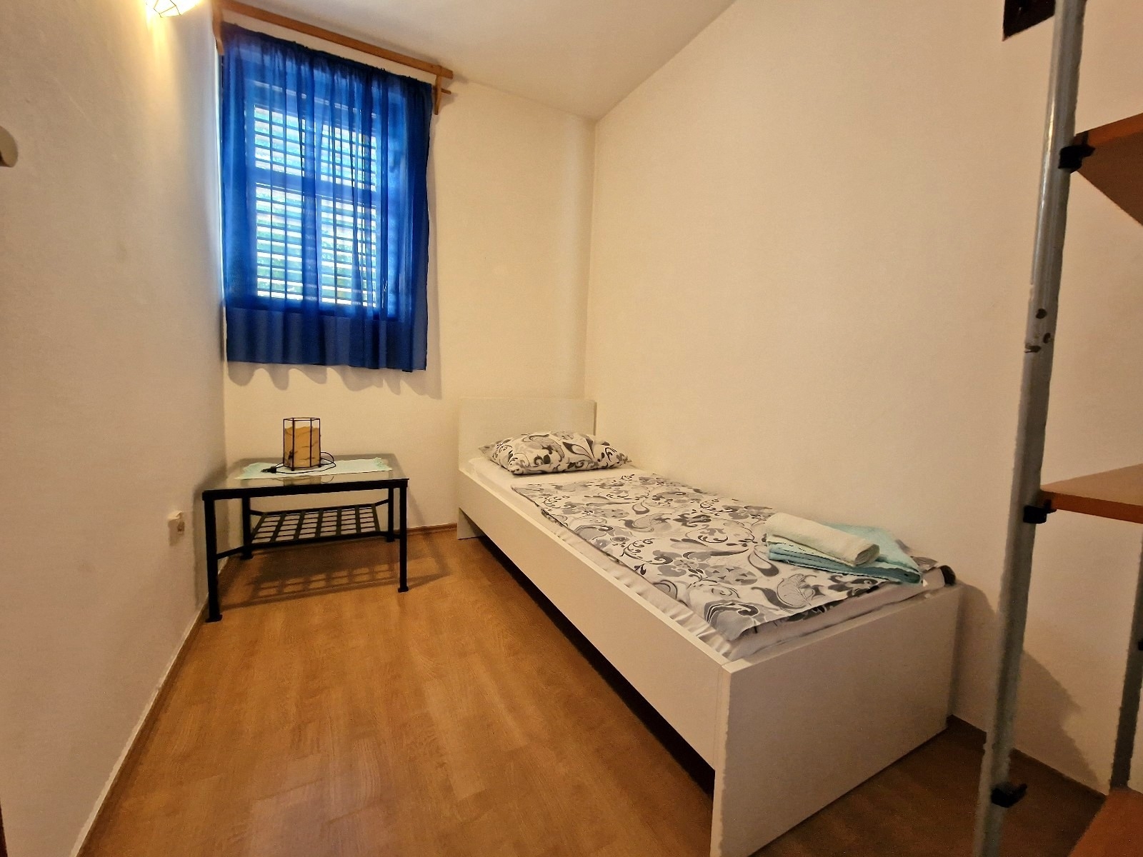 Two bedroom apartment with terrace Barbat, Rab  A-a