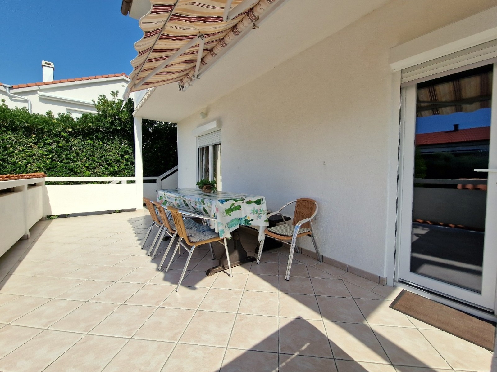 Two bedroom apartment with terrace Barbat, Rab  A-a