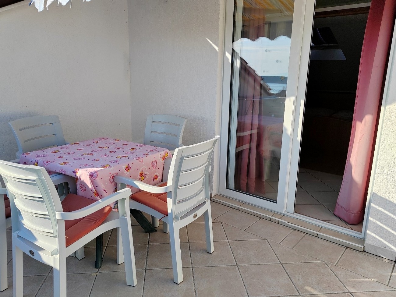 Two bedroom apartment with terrace and sea view Barbat, Rab  A-c