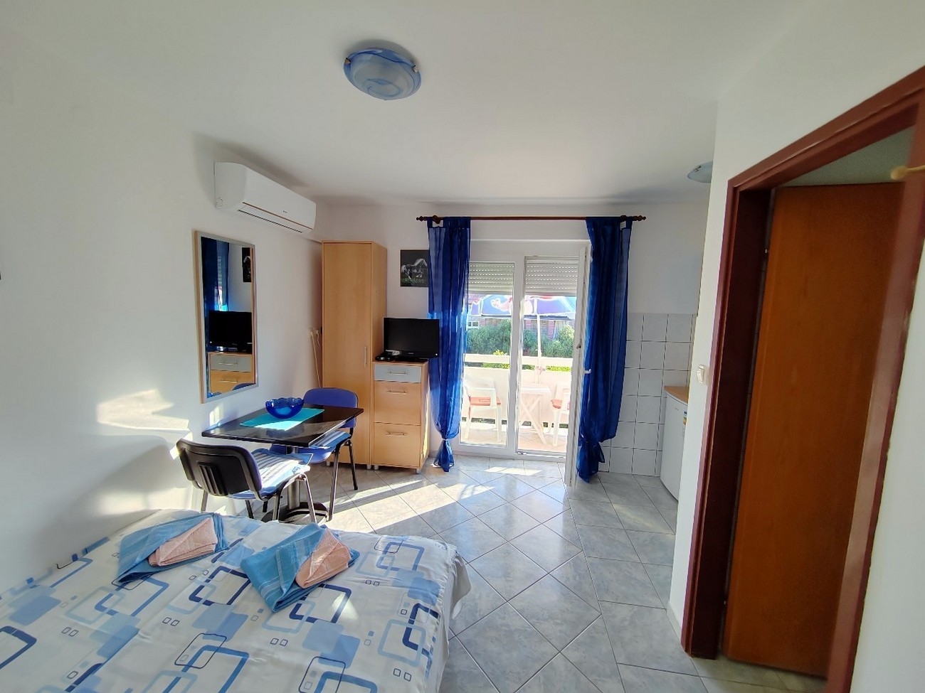Studio flat with balcony and sea view Barbat, Rab (AS-22217-a) Studio flat with balcony and sea view Barbat, Rab (AS-22217-a)