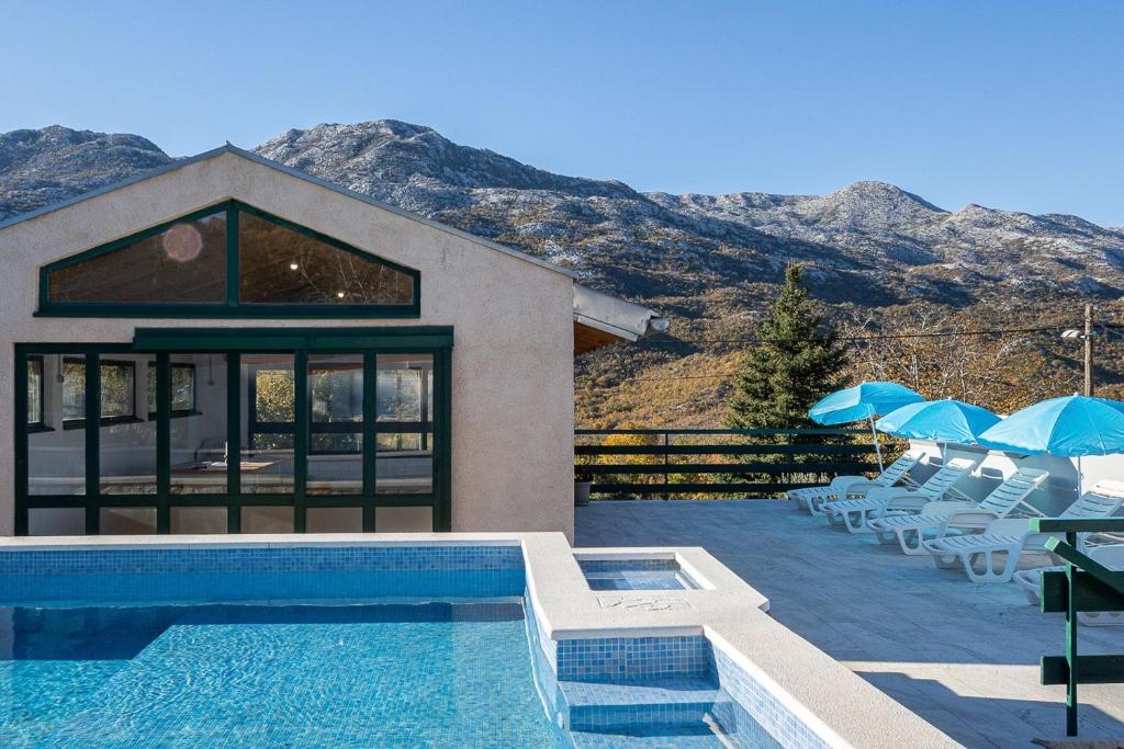 Comfortable and spacious house with terrace Kotlenice, Zagora (K-22219)