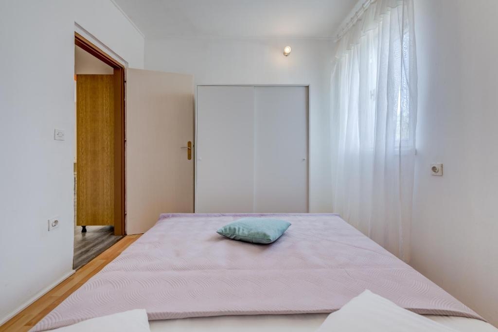 Comfortable and spacious house with terrace Kotlenice, Zagora  K