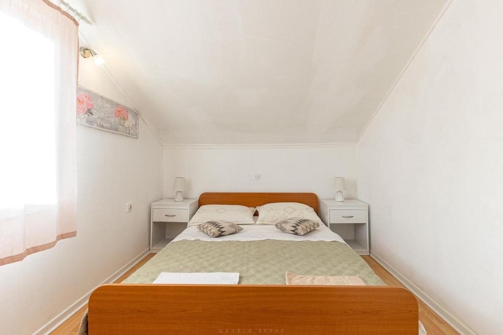 Comfortable and spacious house with terrace Kotlenice, Zagora  K