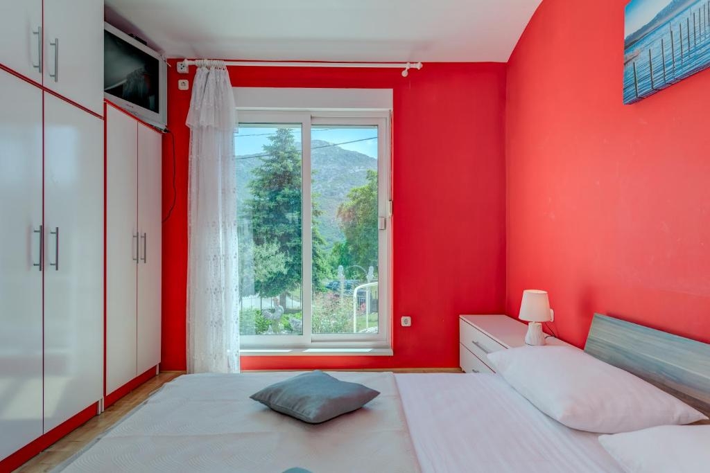Comfortable and spacious house with terrace Kotlenice, Zagora  K