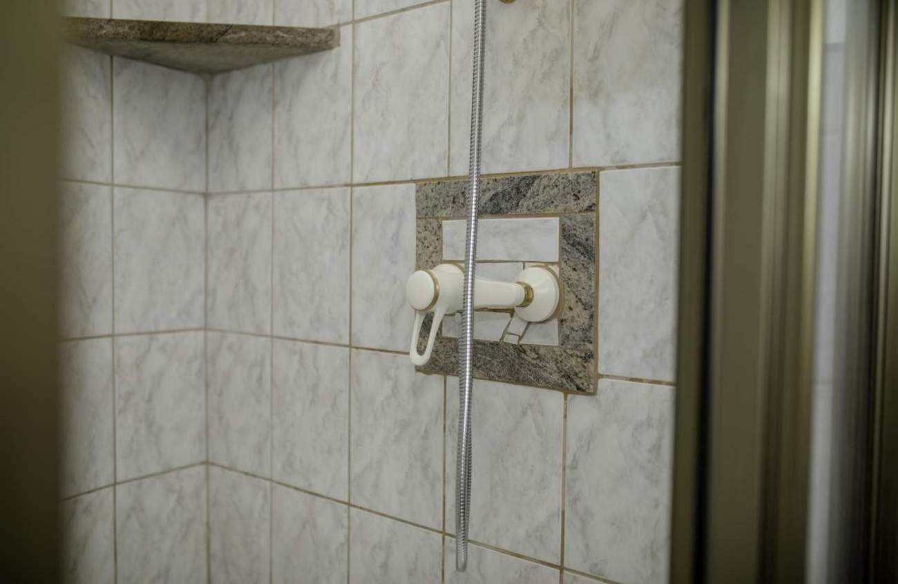 One bedroom apartment with terrace and sea view Banjol, Rab  A-a