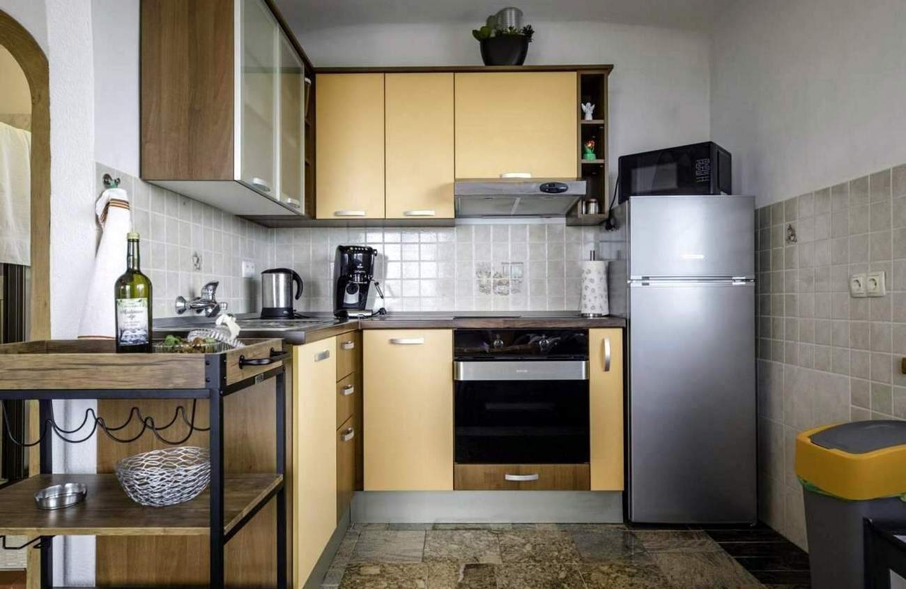 One bedroom apartment with terrace and sea view Banjol, Rab  A-a