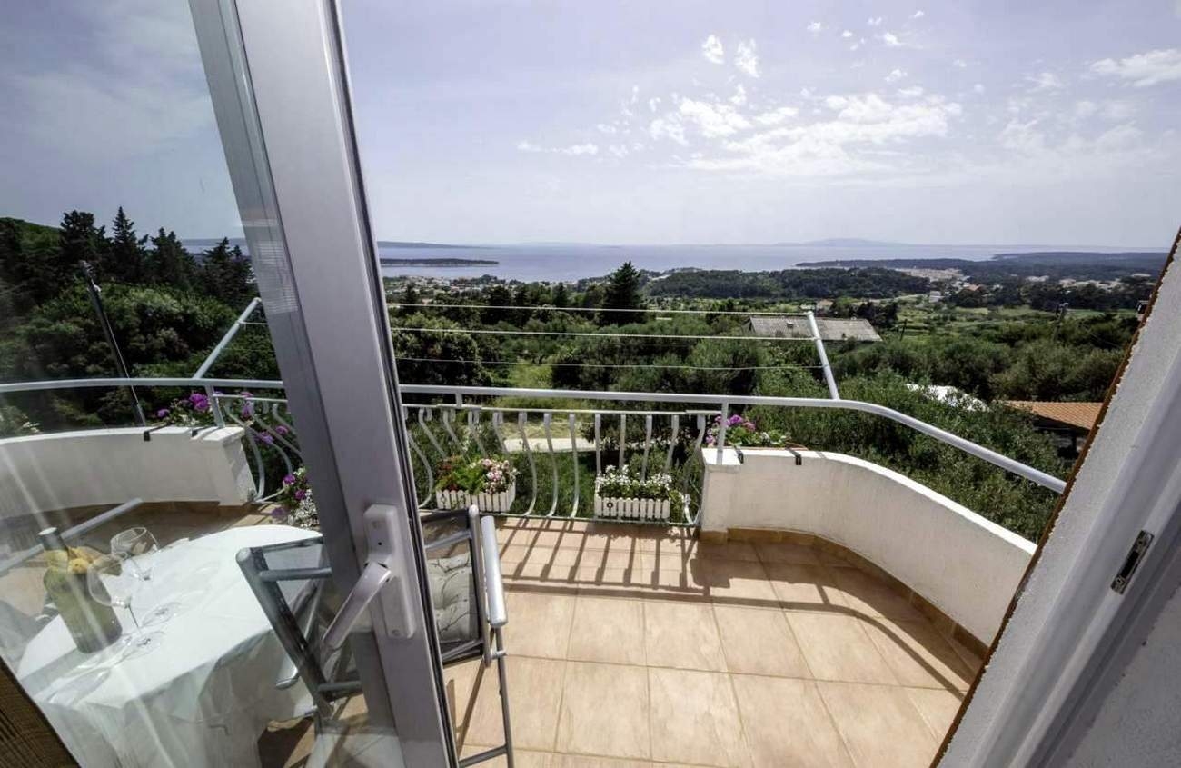 One bedroom apartment with terrace and sea view Banjol, Rab  A-a
