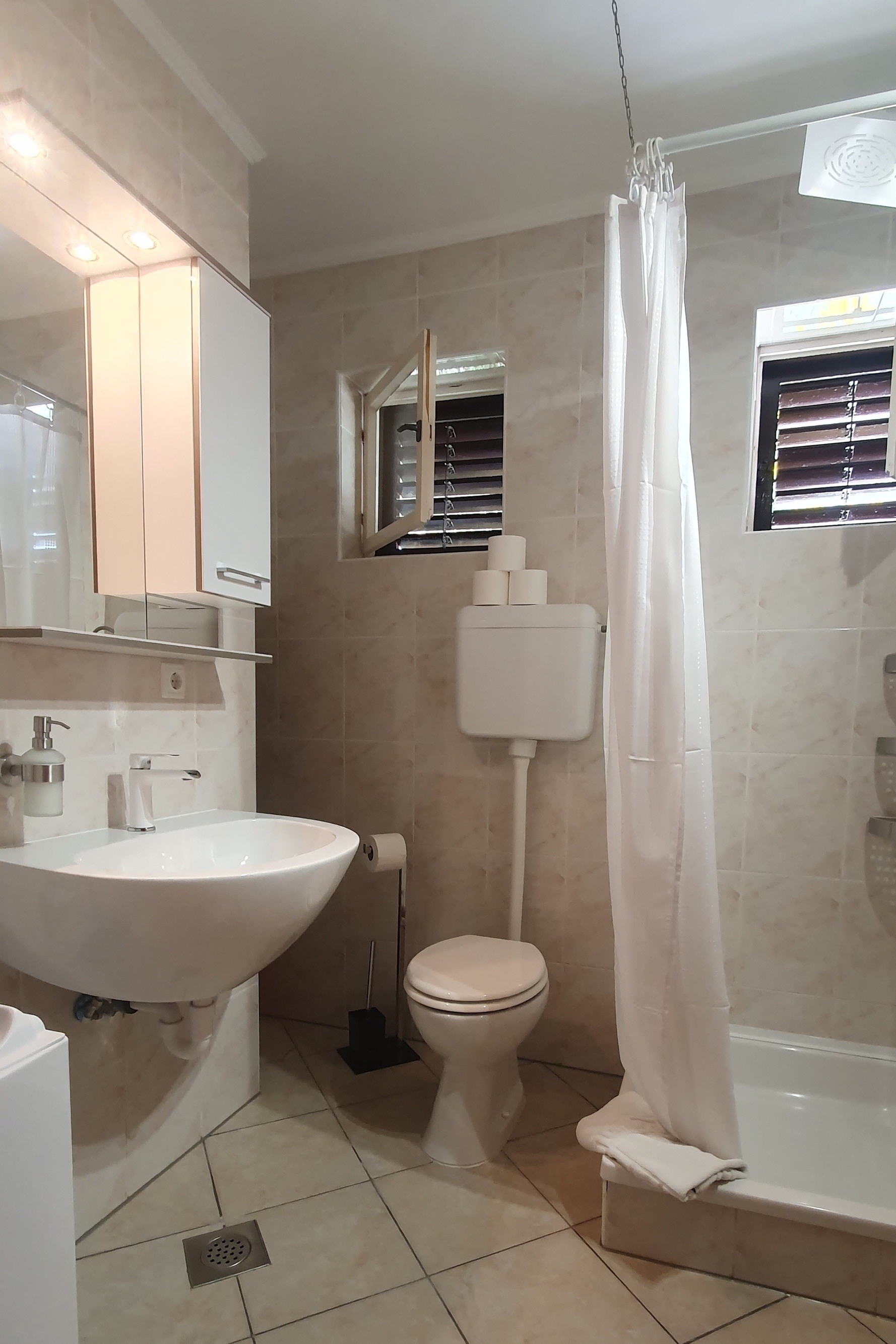 Two bedroom apartment with terrace Lopar, Rab  A-b
