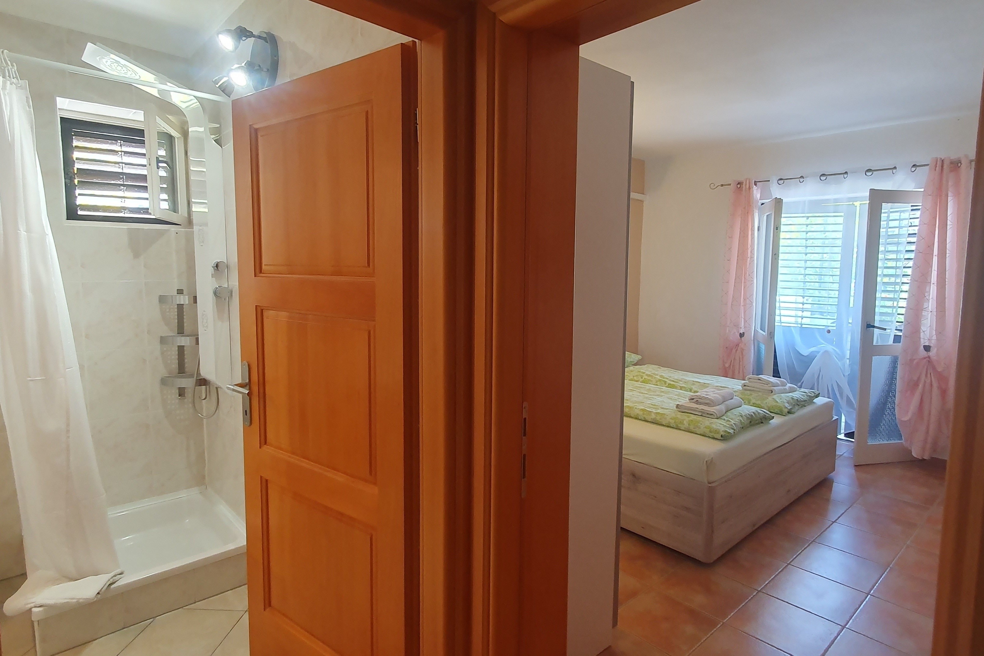 Two bedroom apartment with terrace Lopar, Rab  A-b