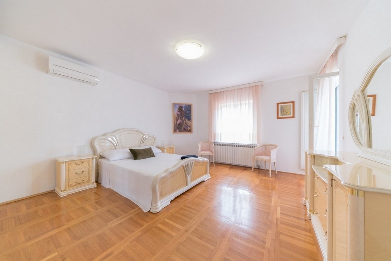 Four bedroom house with terrace and sea view Zadar - Diklo, Zadar  K